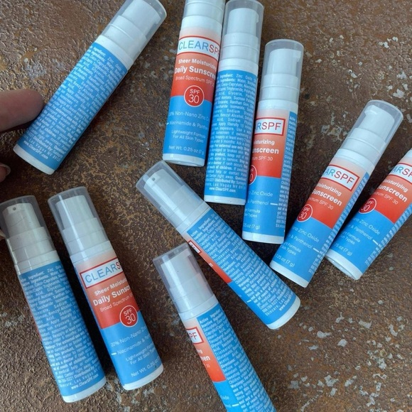 Suntegrity Moisturizing Mineral Face Sunscreen & Primer SPF 30 - Picture 3 of 5